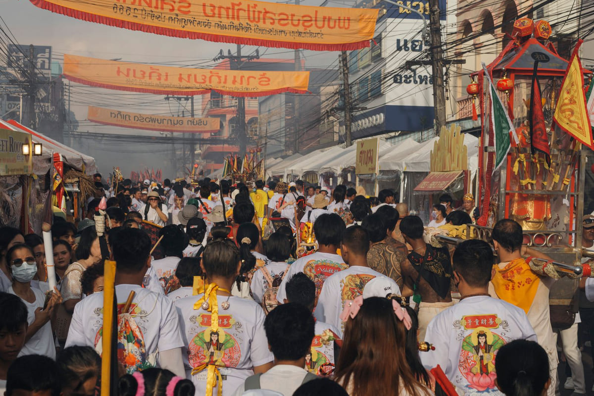 นางนพมาศ: ตำนานลอยกระทงที่ถูกตั้งคำถาม – เรื่องจริงหรือปั้นแต่งยุคหลัง?